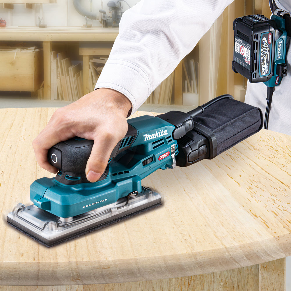 Makita BO007CGZ Cordless Random Orbit Sander with Variable Speed, Dust-Extraction System 40V max XGT 1/3 Sheet Li-Ion (Bare Tool Only)