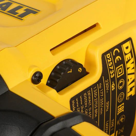 DeWalt D25733K Combination/Demolition Hammer 8kg 48mm SDS MAX (1,600W)