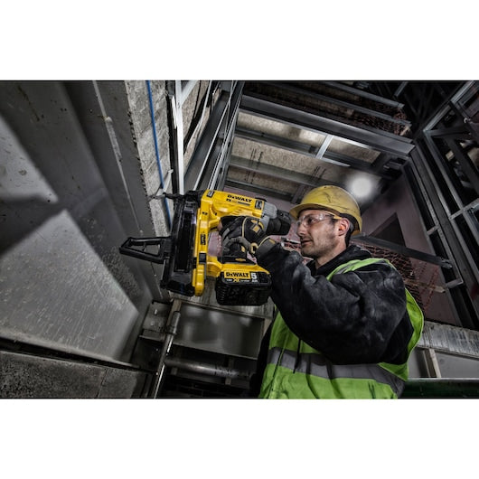 DeWalt DCN890P2 -QW Brushless Cordless Concrete Nailer, 2x 5Ah Battery, Kit Set