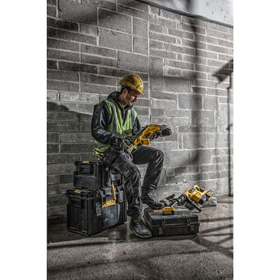 DeWalt DCN890P2 -QW Brushless Cordless Concrete Nailer, 2x 5Ah Battery, Kit Set