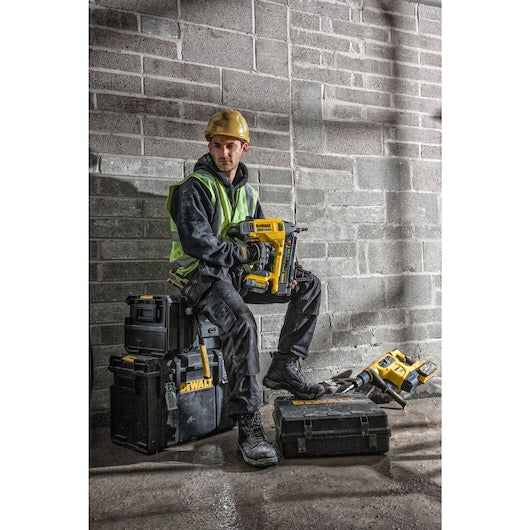 DeWalt DCN890P2 -QW Brushless Cordless Concrete Nailer, 2x 5Ah Battery, Kit Set