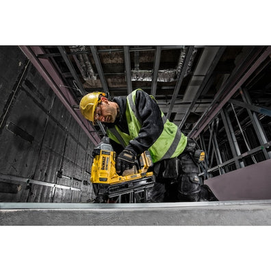 DeWalt DCN890P2 -QW Brushless Cordless Concrete Nailer, 2x 5Ah Battery, Kit Set