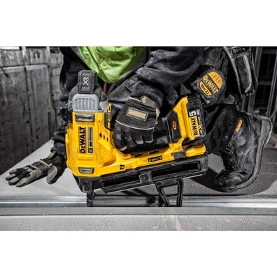DeWalt DCN890P2 -QW Brushless Cordless Concrete Nailer, 2x 5Ah Battery, Kit Set