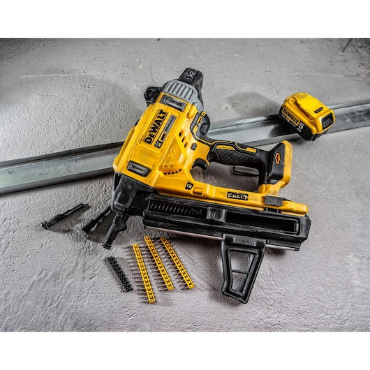 DeWalt DCN890P2 -QW Brushless Cordless Concrete Nailer, 2x 5Ah Battery, Kit Set