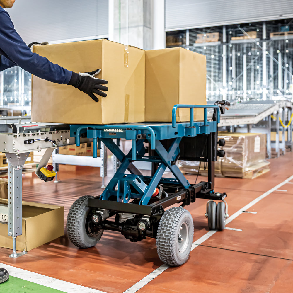 Makita DCU601Z Brushless Cordless 4-Wheel Battery Powered Wheelbarrow 18V X2 (36V) LXT, Electric Lift, 300 Kg Capacity (Bare Tool Only)