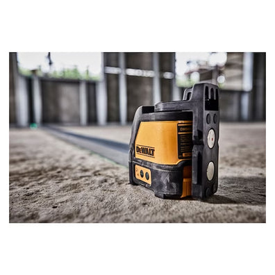 DeWalt 30-Meters Green Beam Cross Line Laser ( DW088CG-XJ ) (Tripod is not Included)