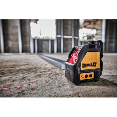 DeWalt 15-Meters Self-Leveling Cross Line Laser (DW088K) + FREE Stanley 1/4