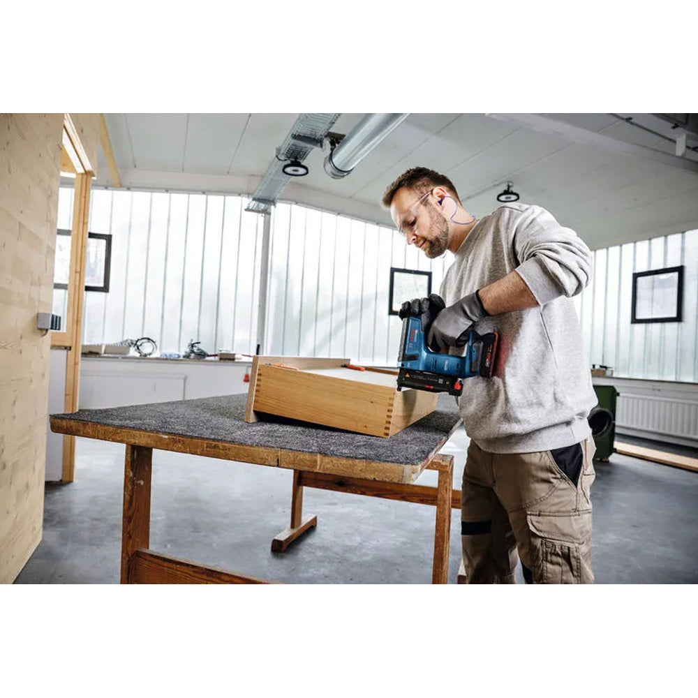 Bosch PRO GNH 18V-35 Brushless Cordless Wood Nailer 18V (Bare Tool Only)