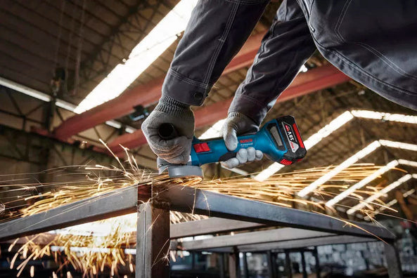 Bosch GWS 18V-8 Brushless Cordless Angle Grinder Kit Set, up to 800W power