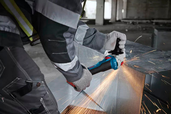 Bosch GWS 18V-8 Brushless Cordless Angle Grinder Kit Set, up to 800W power