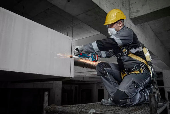 Bosch GWS 18V-8 Brushless Cordless Angle Grinder Kit Set, up to 800W power