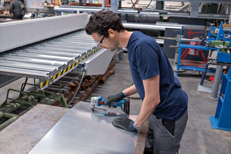 Bosch GSC 18V-16 E Brushless Cordless Metal Shear, up to 700W power (Bare Tool Only)