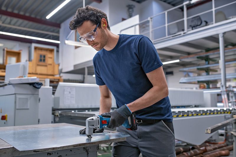 Bosch GSC 18V-16 E Brushless Cordless Metal Shear, up to 700W power (Bare Tool Only)
