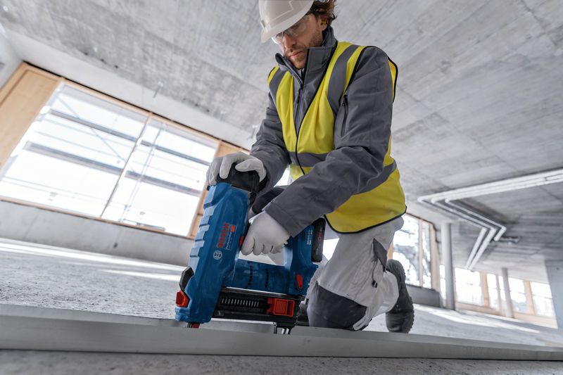 Bosch PRO GNB 18V-38 Brushless Cordless Concrete Nailer 18V (Bare Tool Only)