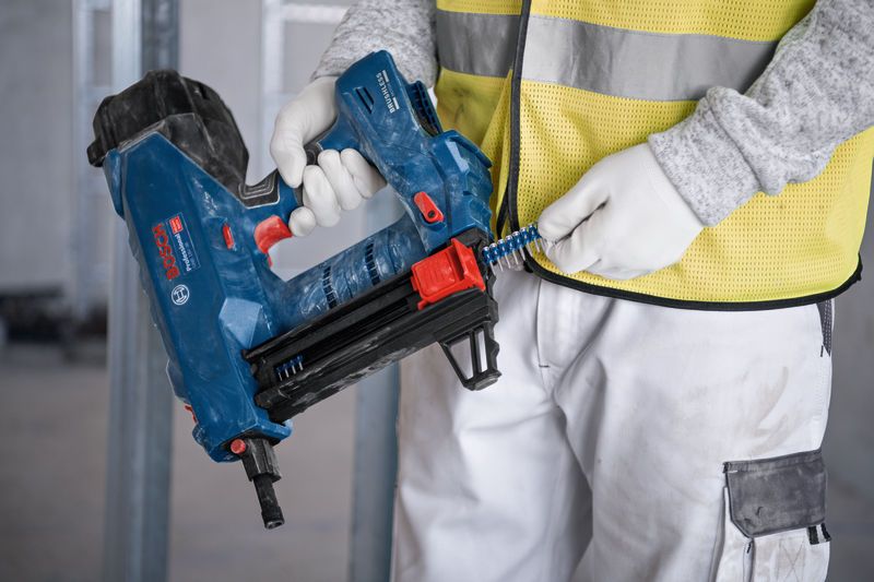 Bosch PRO GNB 18V-38 Brushless Cordless Concrete Nailer 18V (Bare Tool Only)