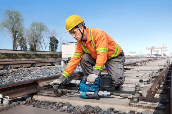 Bosch Professional GFP 18V-10 Cordless Grease Gun 18V (Bare Tool Only)