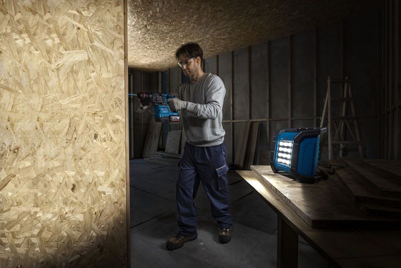 Bosch GLI 18V-1500 Professional Cordless LED Work Light , 1500/800 Lumens, IP64 18V (Bare Tool Only)