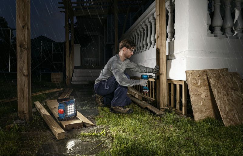 Bosch GLI 18V-1500 Professional Cordless LED Work Light , 1500/800 Lumens, IP64 18V (Bare Tool Only)