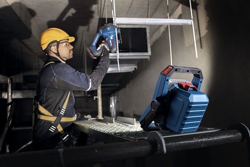 Bosch GLI 18V-3000 Professional Cordless LED Work Light , 3000/2000/1000 Lumens, IP64 18V (Bare Tool Only)