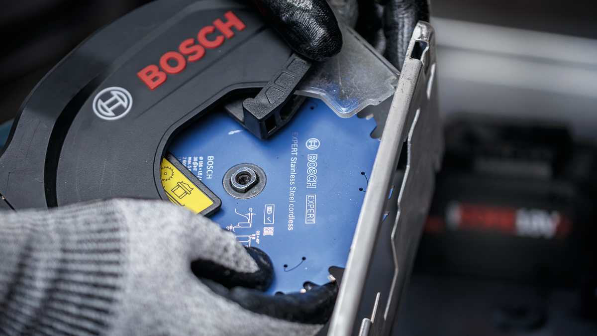 Bosch EXPERT Stainless Steel Cordless Circular Saw Blade ( 2608902132 / 2608644530 )