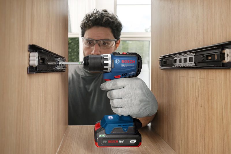 Bosch PRO GSR 18V-52 Cordless Drill/Driver 18V Kit Set