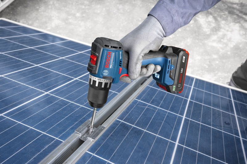 Bosch PRO GSR 18V-52 Cordless Drill/Driver 18V Kit Set