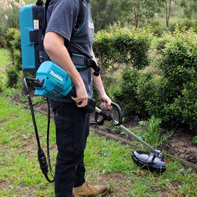 Makita UR201CZ Cordless Powered Grass Trimmer 255mm (10″) , Loop Handle 36V LXT Li-ion (Bare Tool Only)