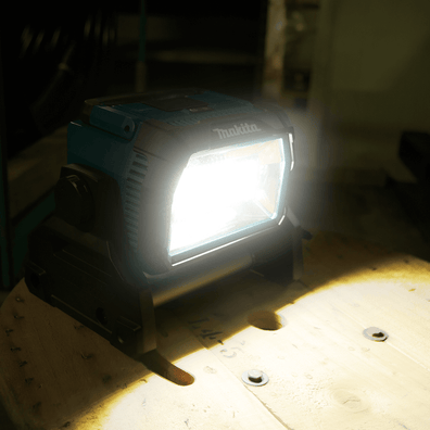 Makita DML809 Corded / Cordless L.E.D Work Light ( 10,000 lumens ) AC / 2x18V / 14.4V LXT Li-Ion (Bare Tool Only)