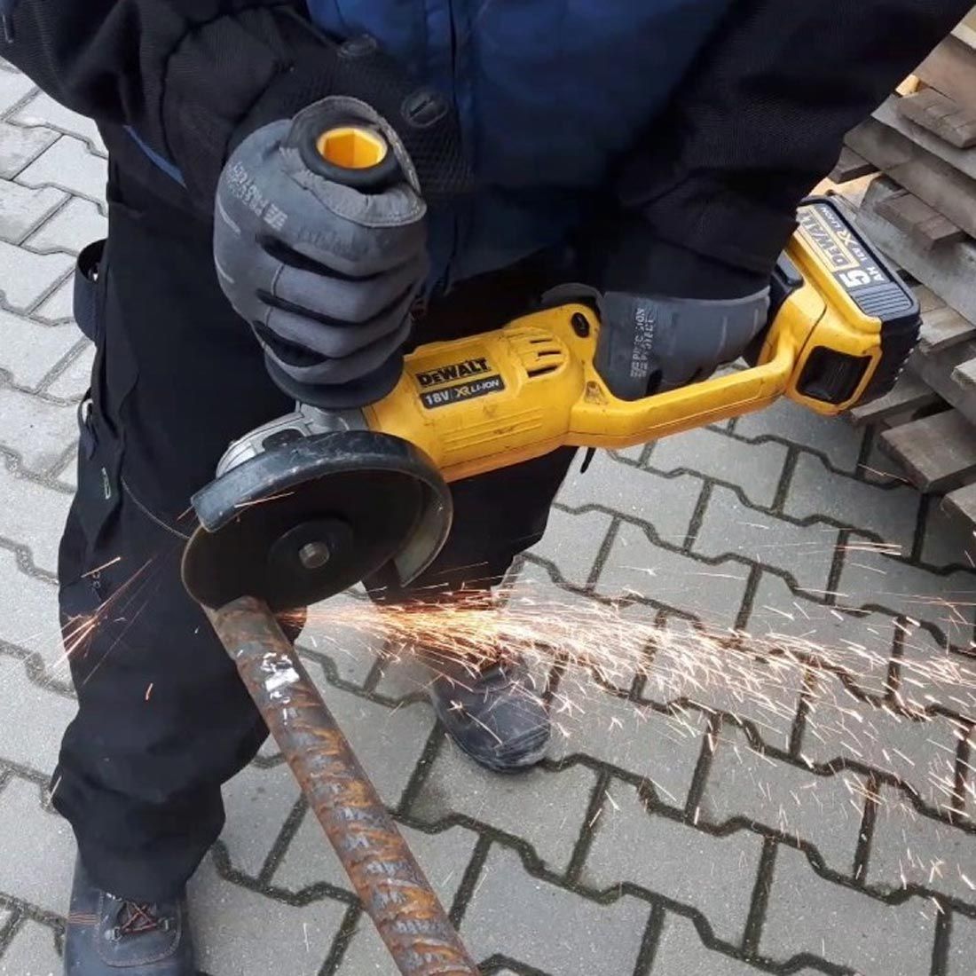 DeWalt DCG412N Cordless Angle Grinder 18V XR 125mm ( Bare tool only )