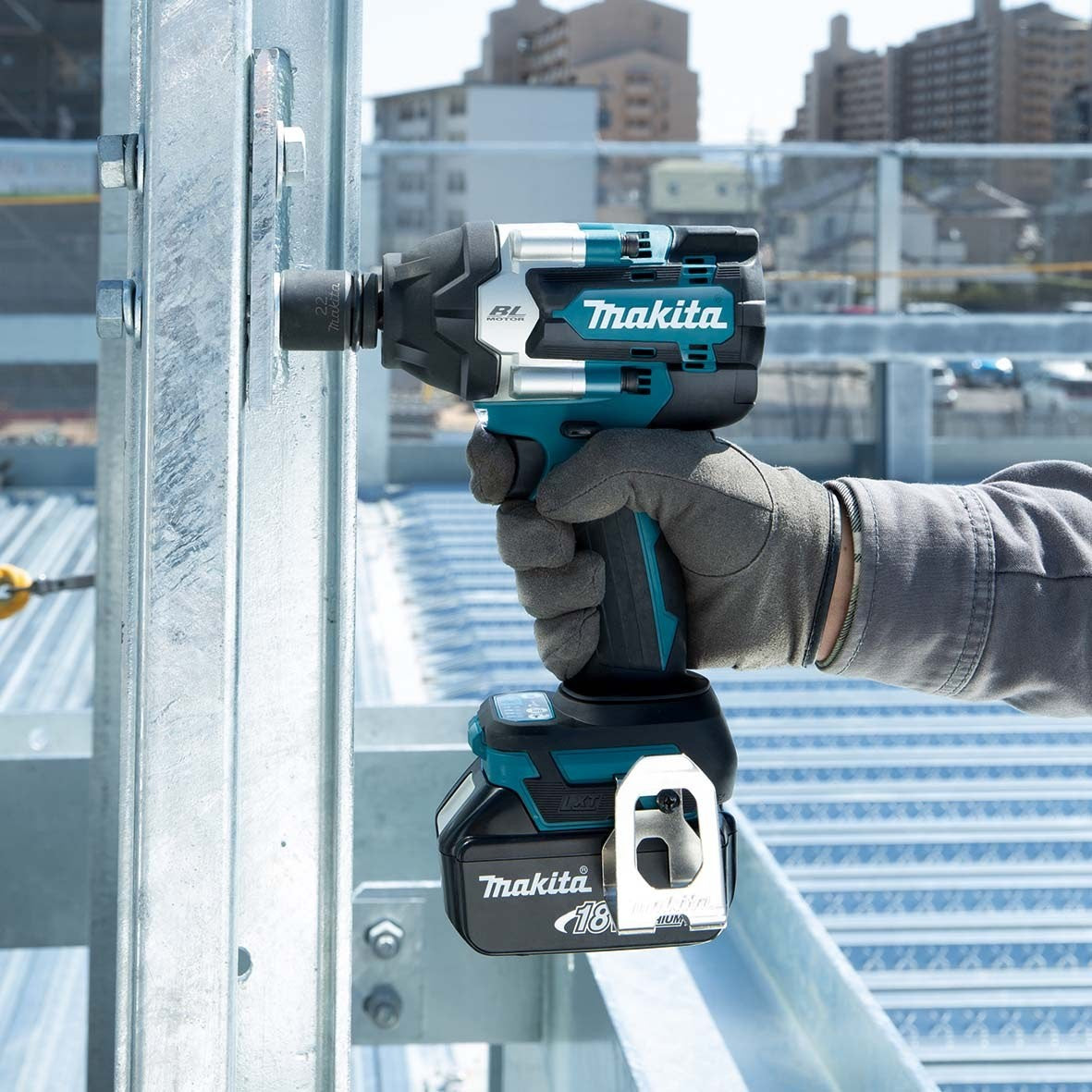 Makita DTW701Z Cordless Brushless Impact Wrench (Detent Pin) 1/2″ (12.7 mm) 700 N·m (520 ft.lb) 18V LXT® Li-Ion (Bare Tool Only)