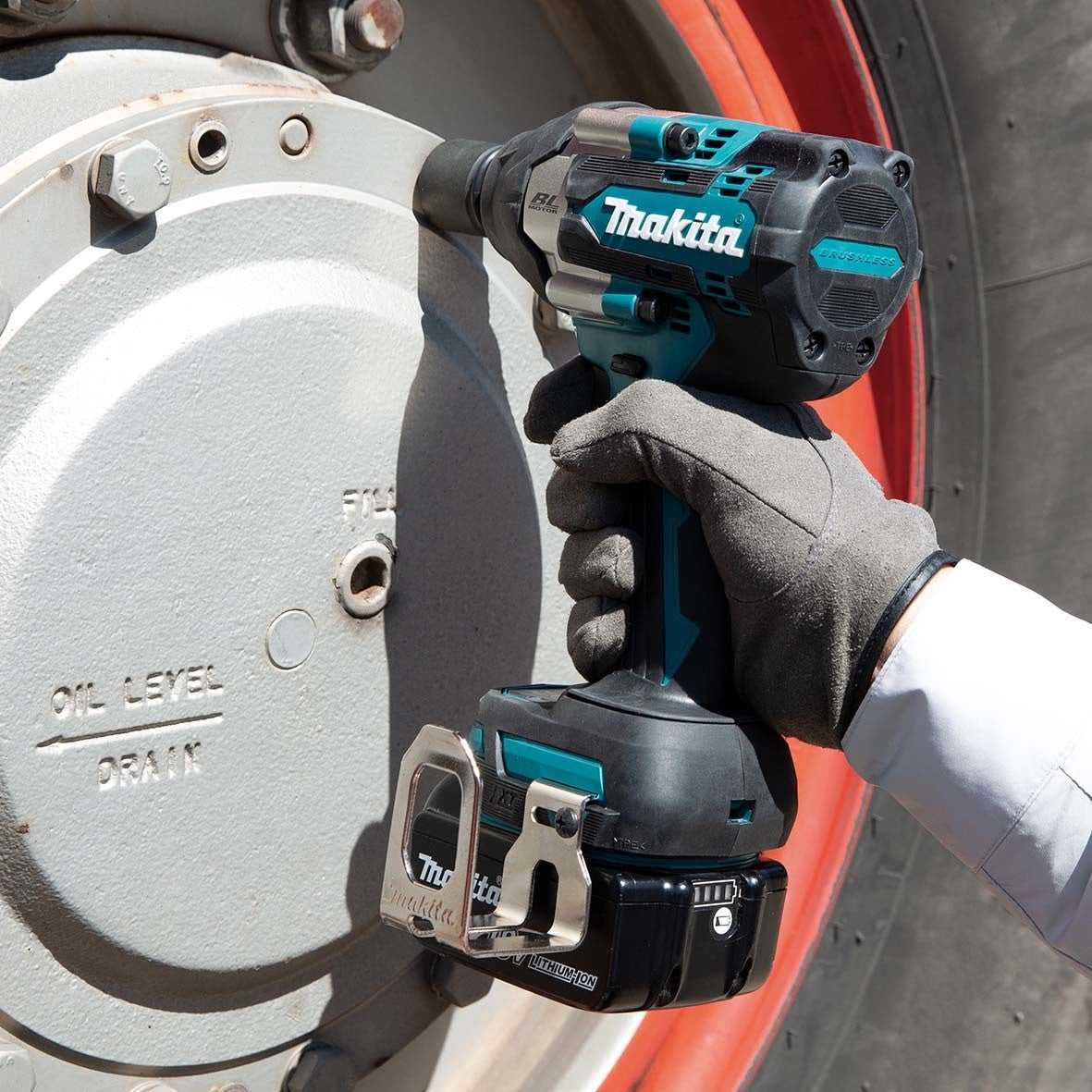 Makita DTW701Z Cordless Brushless Impact Wrench (Detent Pin) 1/2″ (12.7 mm) 700 N·m (520 ft.lb) 18V LXT® Li-Ion (Bare Tool Only)